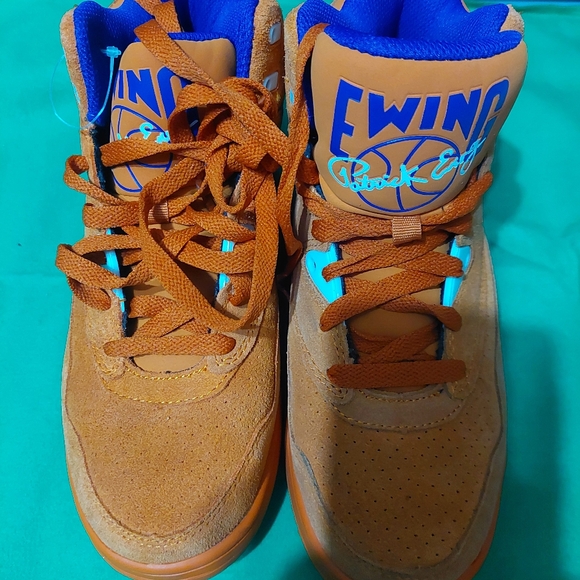 Sneakers - Picture 5 of 5